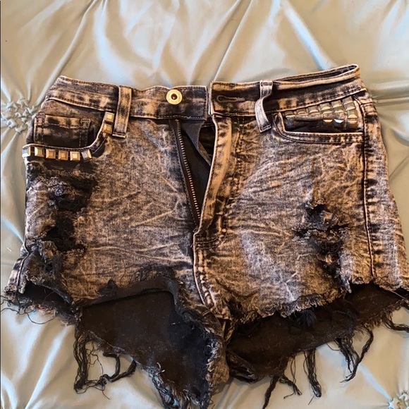 Shorts - Picture 2 of 7